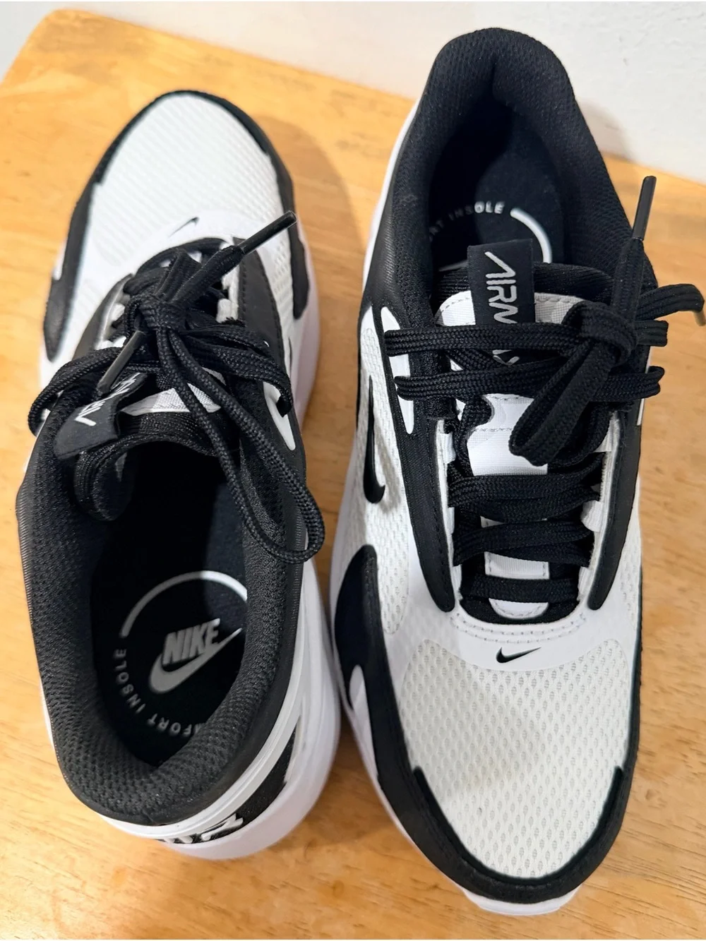 Nike Air Max Bolt size US size 7